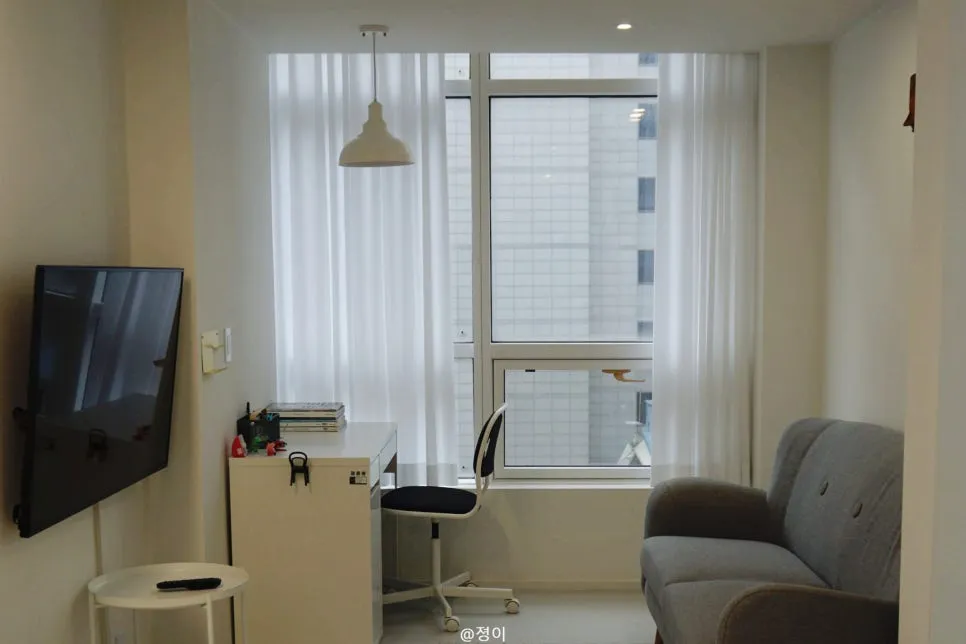 Yeoksam-dong Transit-Friendly Three-Bedroom Apartment