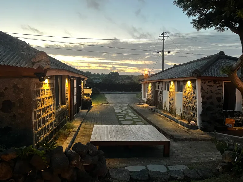 [Gujwa, Jeju] Use of 2 charming old houses with stone walls #5 people / Max 6 people #Private house #Yard 2