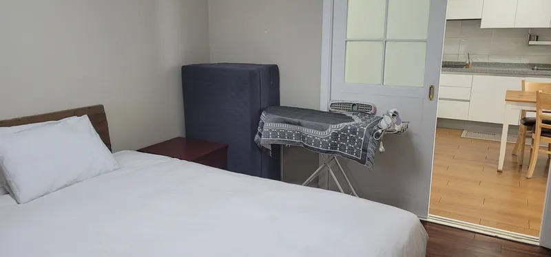 [Seocho, Seoul] 3 minutes from Gangnam Station, across from Samsung Town 6