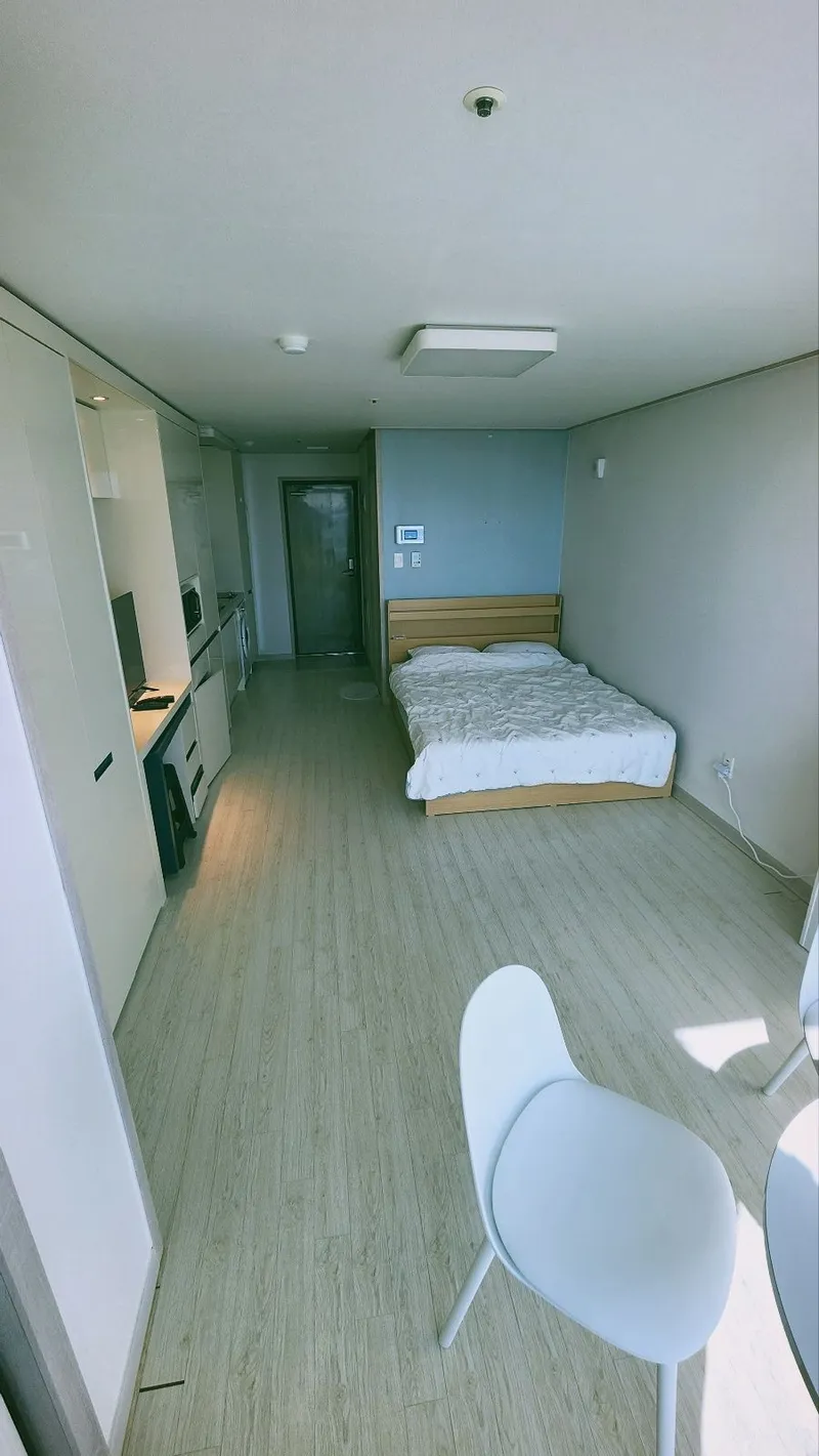 [Gangneung] Jumunjin 12th floor ocean view white room 5