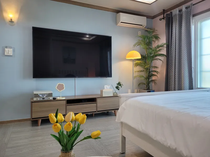 [제주 애월] 가성비 감성숙소,75인치TV,실평수15평,테라스,잔디마당 4