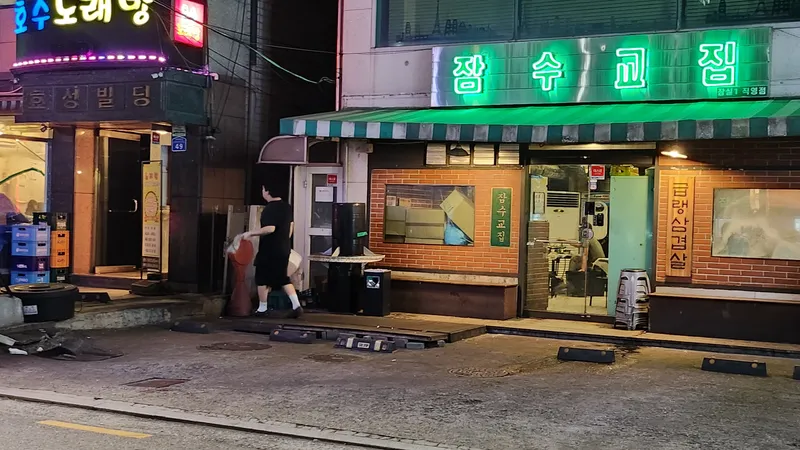 [Songpa, Seoul] Jamsil High-rise duplex with a fantastic Seokchon Lake view 30