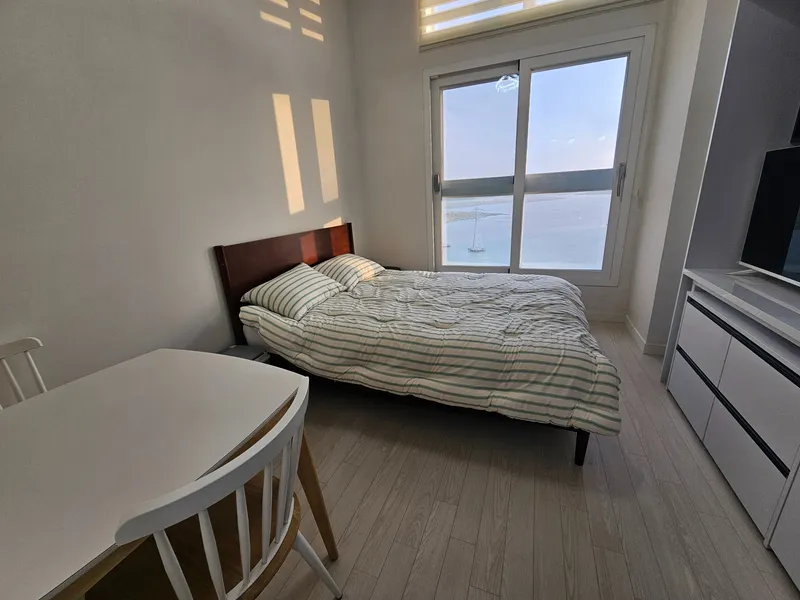 [Ansan] 28th floor officetel with ocean view bedroom on Banwol Island 22