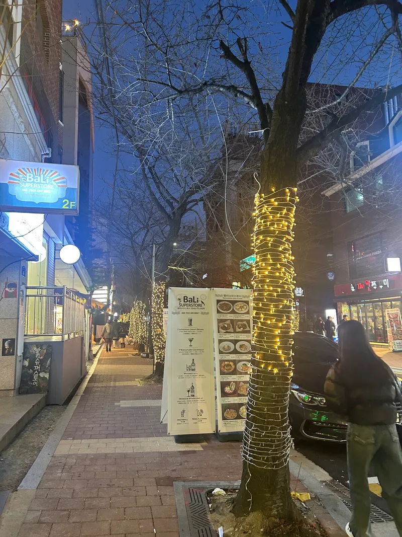 [서울 마포] 가성비숙소/ 홍대 합정역 도보30초/홍대역세권/최대2인 10