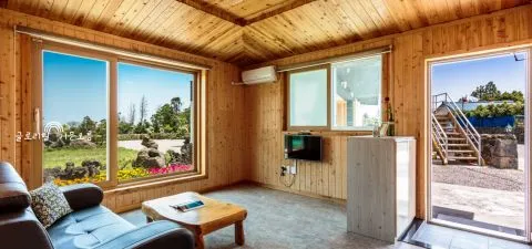 [Namwon, Seogwipo] Convenient accommodation with ocean view, Geomunoreum 201 8