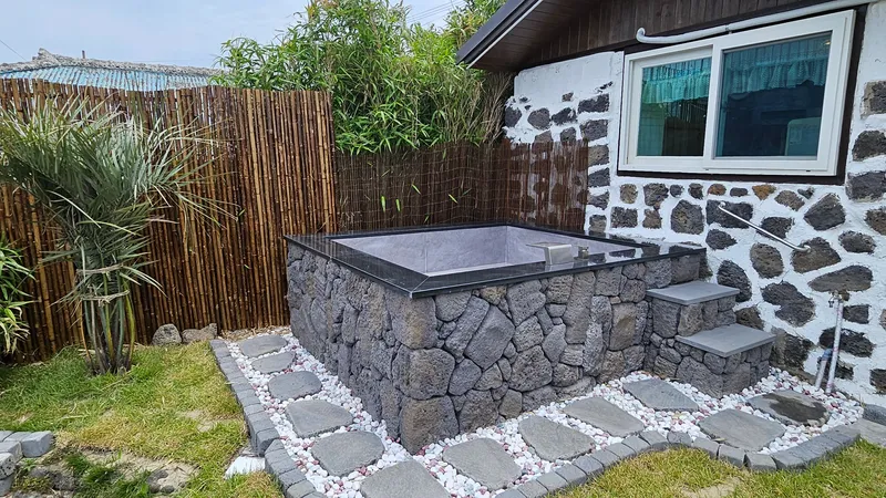 [Hallim, Jeju] Guideok Ocean View Jacuzzi Jeju Stone Wall Thatched House 26