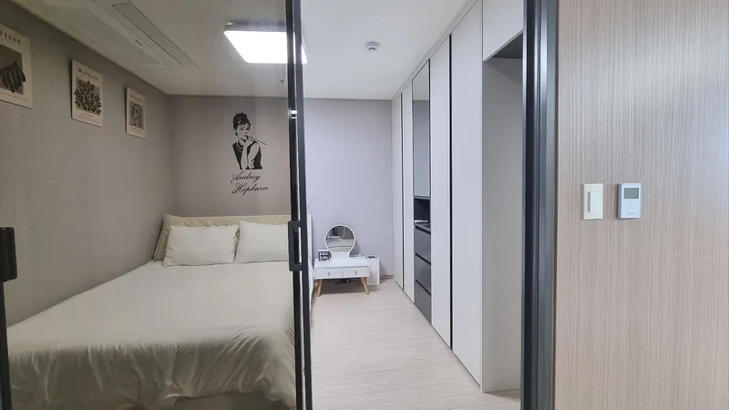 [Donghae] Room 1004 Latex Twin Bed Ocean View (All New) 3