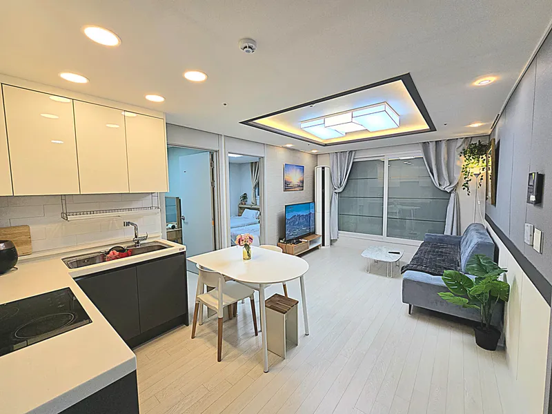 [Gangseo, Seoul] 10 min walk from Kkachisan Station (Line 2, 5)/2 rooms/3 beds/Fully furnished/Newly built 15