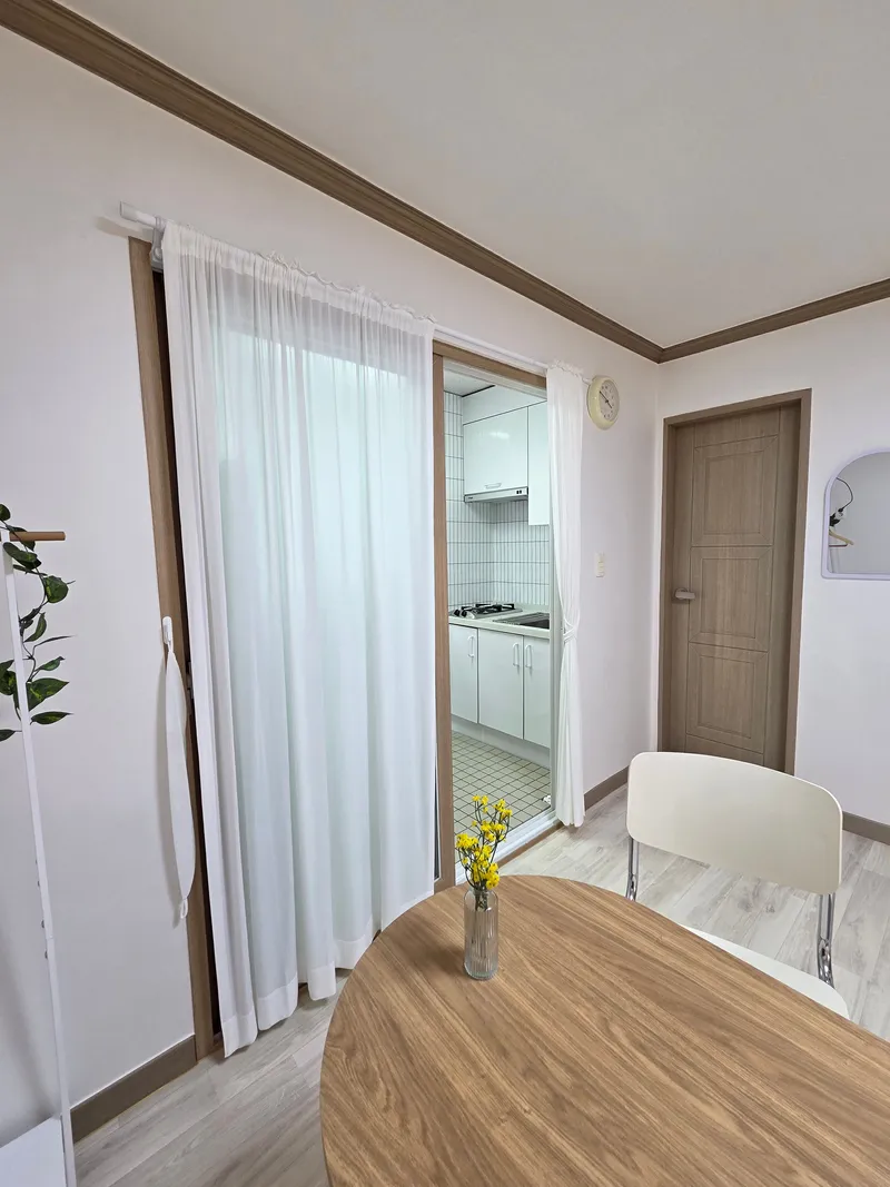 [Jeonju] Jeonbuk National University, 10-minute walk from the terminal, free parking, clean accommodation 202 16
