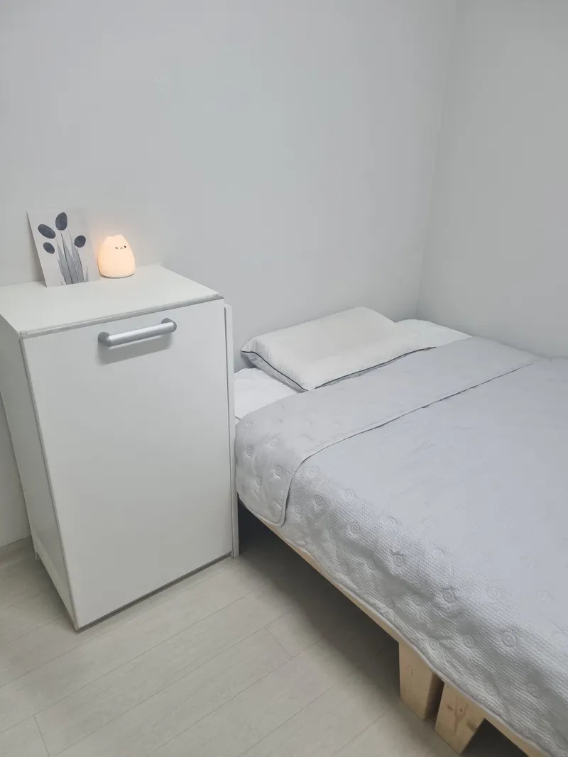 [Gangdong, Seoul] 5 min walk from Dundun-dong Station. Two rooms. Clean semi-basement. 5