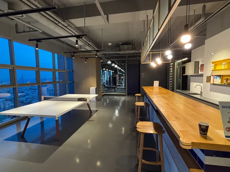 [Yongsan, Seoul][2 mins from Seoul Station] Fully furnished stylish room, free gym, free coffee, free study space 19