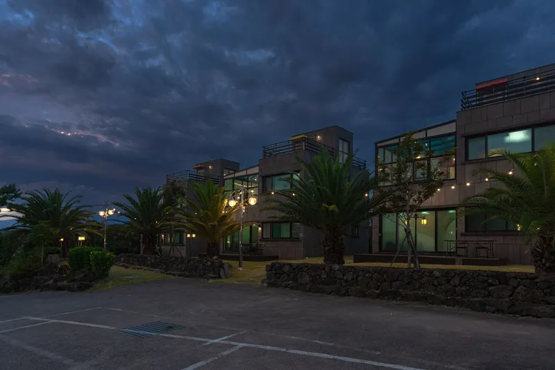 [Namwon, Seogwipo] 1 building of a two-story independent pool villa with a view of the tangerine orchard and the sea 64