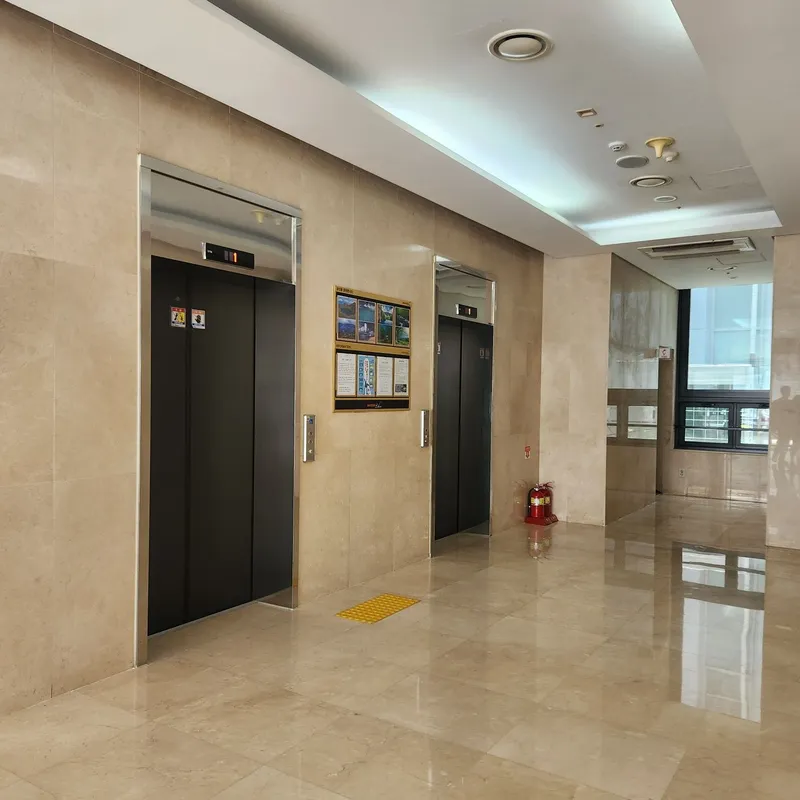 [Yeongdeungpo, Seoul] 2-minute walk from Yeouido Station and Saetgang Station / 5-minute walk from Yeouido Park and The Hyundai 14