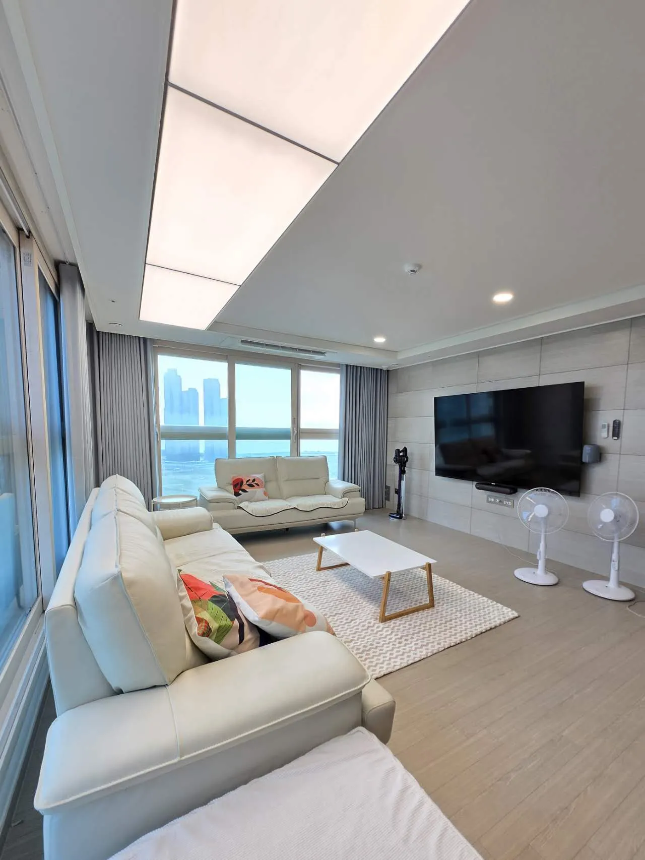 Songdo-dong Ocean View Four-Bedroom Apartment