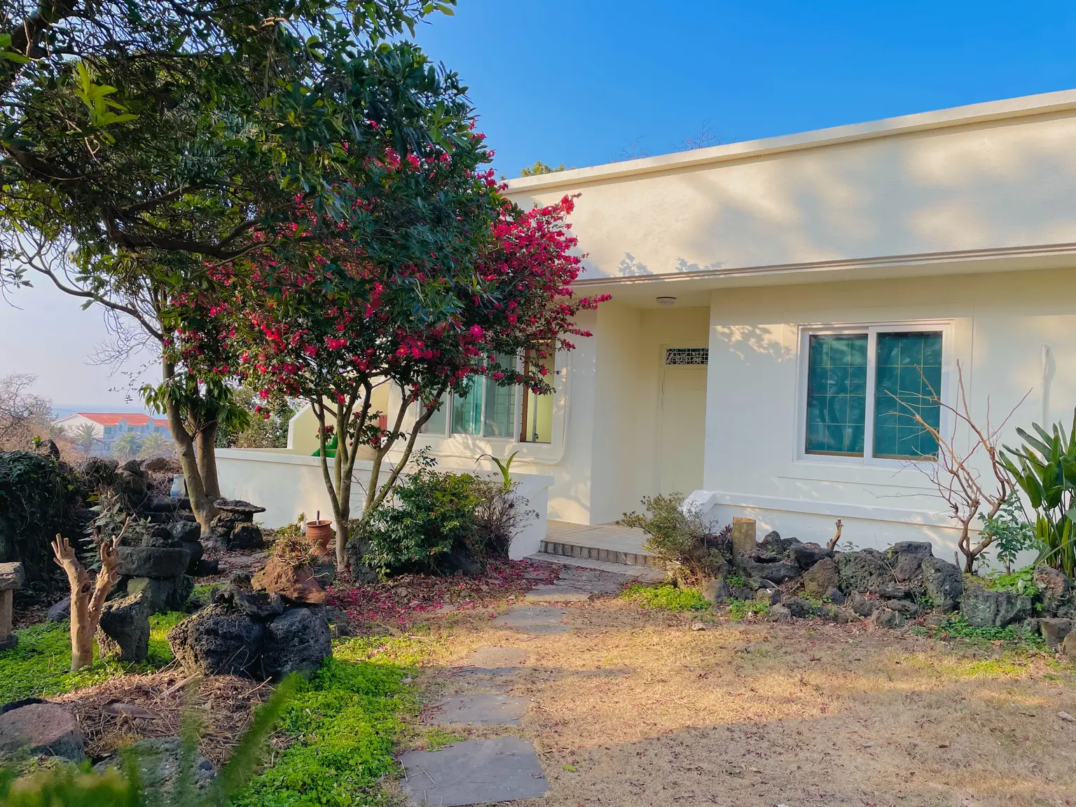 Jeju Aewol ocean view & seaside & workation Entire House 3BR & sleeps 8 Ocean view detached house with 1000 pyeong garden coastal road Seseongwon Cover Photo