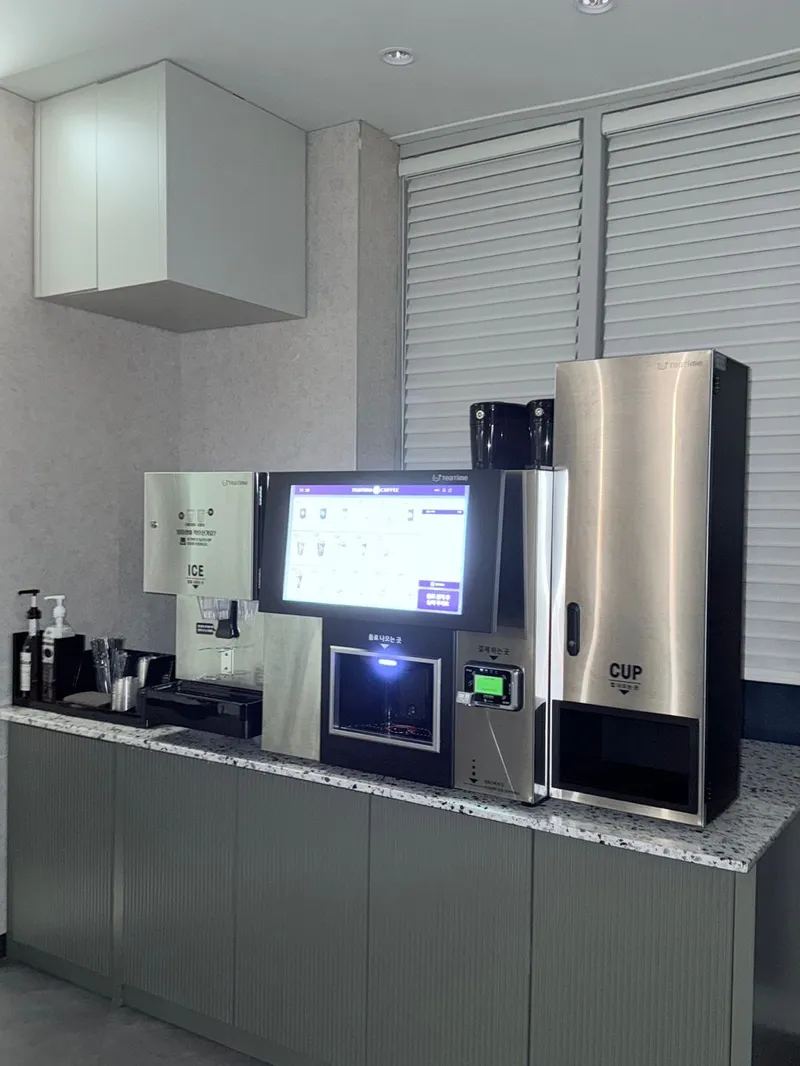 [Gangneung] One month living, 1 minute from the beach, ocean view, 12 pyeong, 2 beds 20