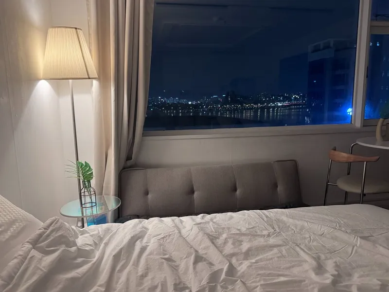 [서울 영등포] 한강뷰 / 당산역 1분 거리 / 대형스크린티비 2