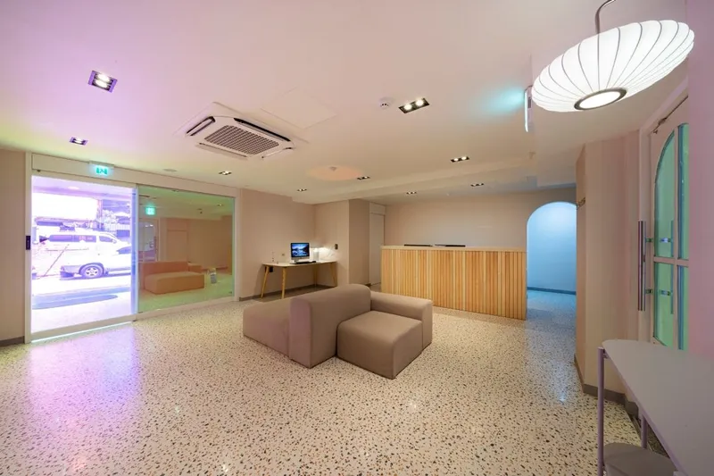 [Dong-gu, Daejeon] 5 minutes walk from Daejeon Complex Terminal! #Queen bed #Smart TV #Room disinfection 19