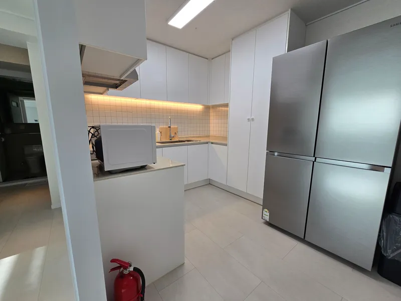 [Songpa, Seoul][Seoul Gangnam Jamsil] Seokchon Lake, free designated parking, 3 rooms, 2 bathrooms, elevator, new building 13