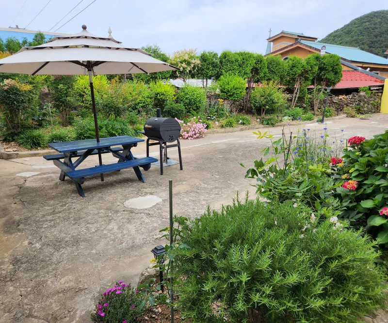 [Namhae] 141 pyeong independent Korean house with beautiful rafters, 5 minutes walk from German Village & the sea 61