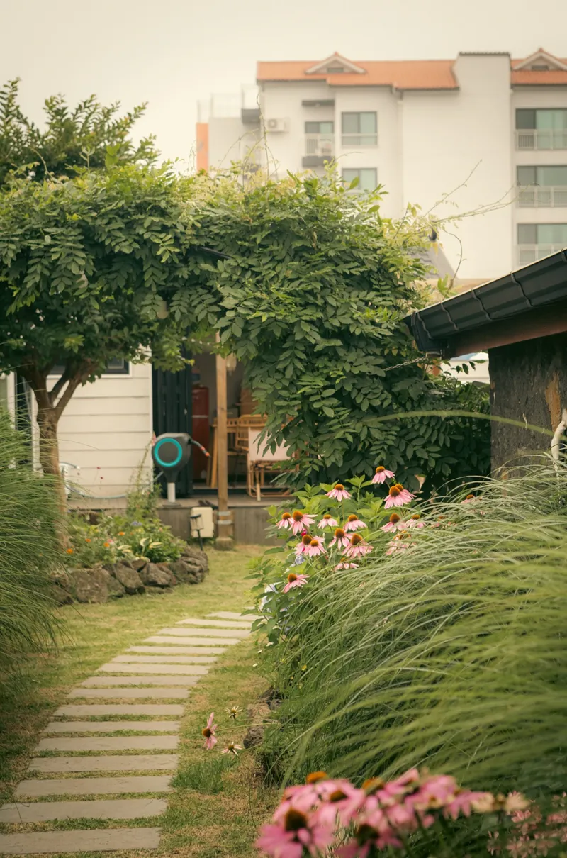 [서귀포 대정] 정원이 아름다운 프라이빗 독채 #애견동반#돌집#마당 96
