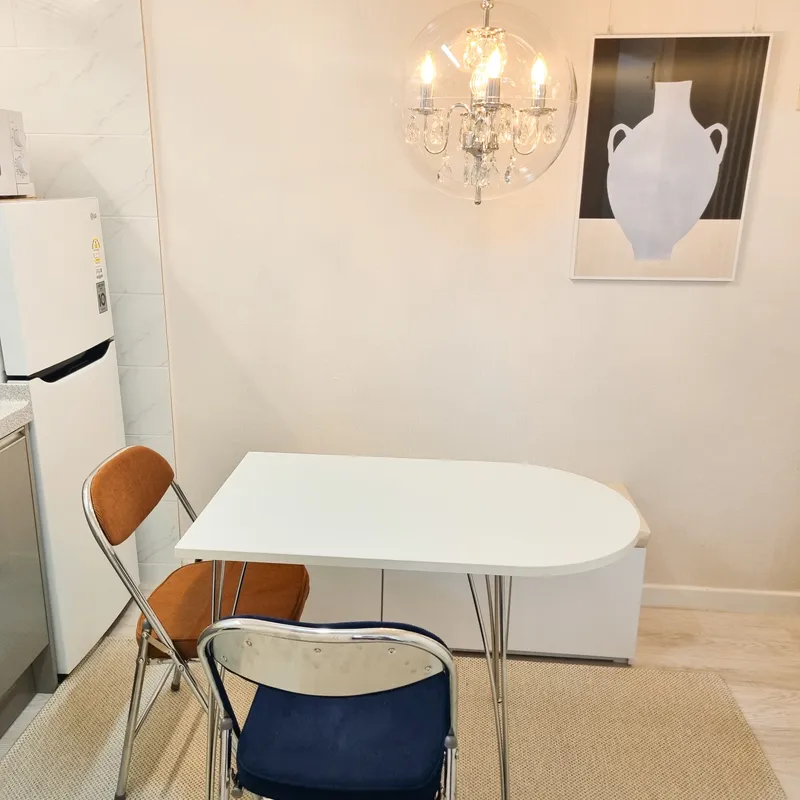 [Seocho, Seoul] Gangnam Shinnonhyeon 1st floor remodeled fully furnished queen 2 room 3 9