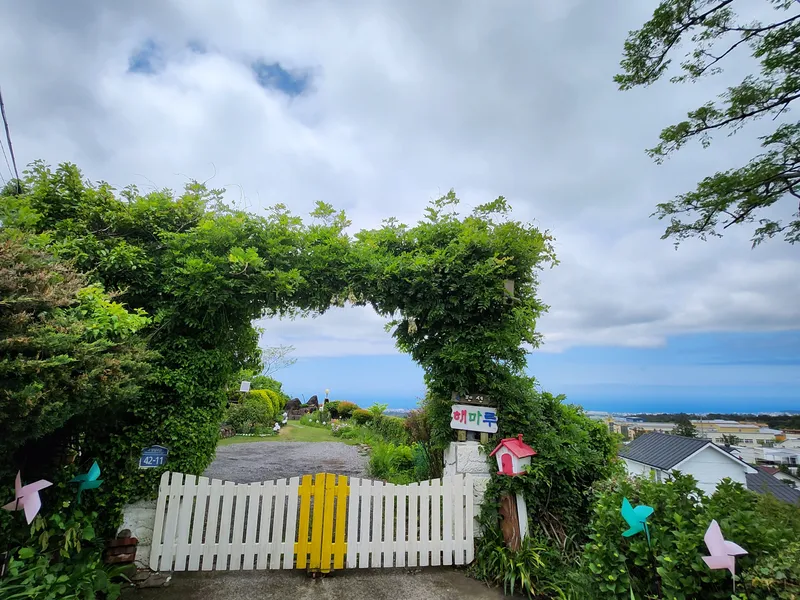 [Aewol, Jeju] Fantastic Landscape 30-Pyeong Detached House with Indoor Plant Garden and Fireplace 20