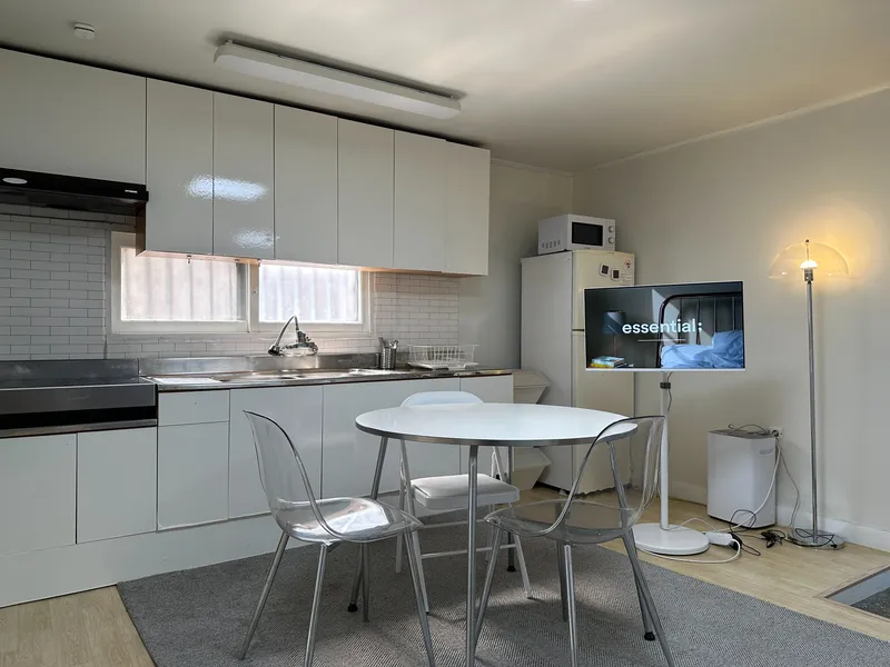 [Mapo, Seoul] 5-minute walk from Hapjeong Station, three-room 10