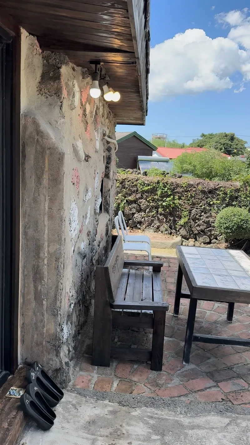 [Hangyeong, Jeju] "A Healing, Emotional Private House Where Time Stops" (Stone Wall Garden, Barbecue, Fireplace) 21