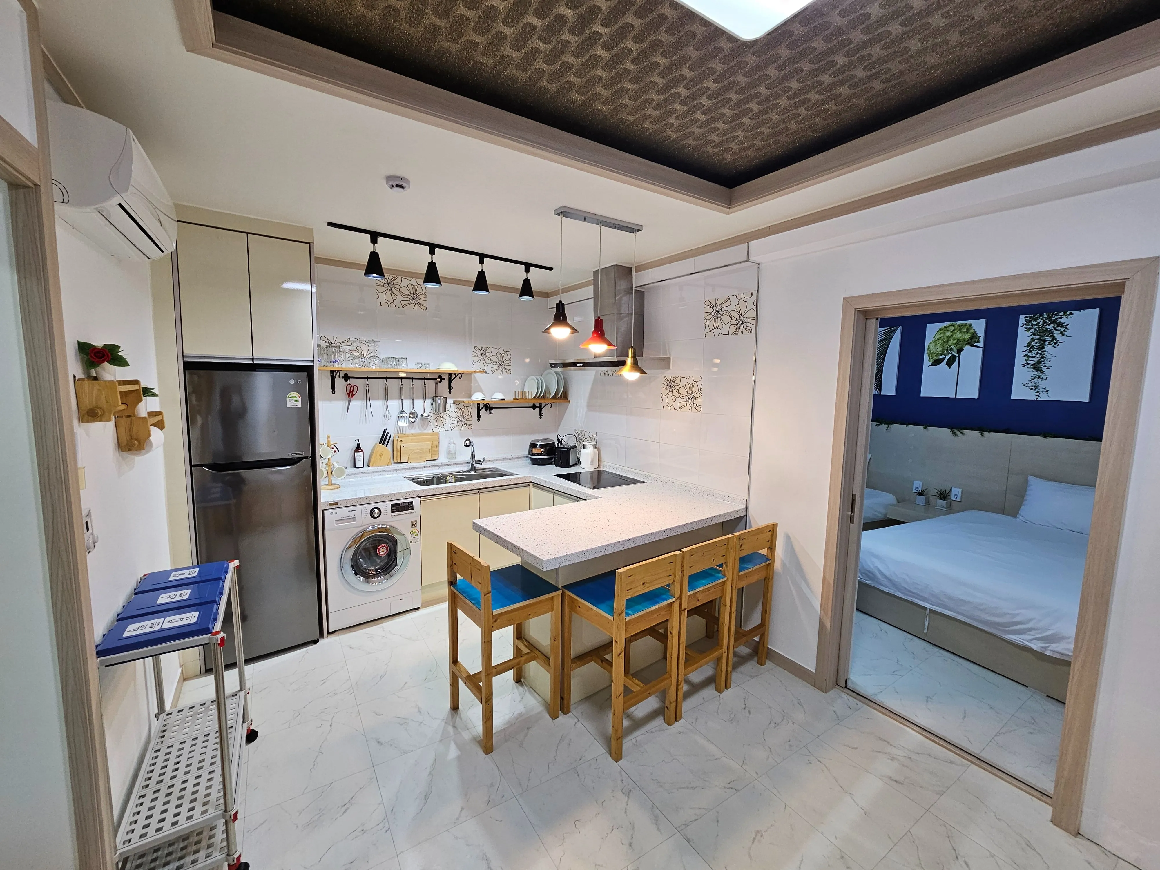 Gyo-dong Transit-Friendly One-Bedroom House