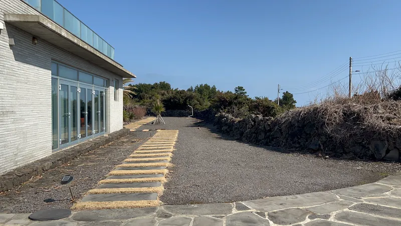 [Gujwa, Jeju][Seogwipo Seongsan] Ocean view emotional accommodation 30 seconds from the sea in front of the house (Room 101) 9