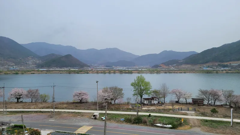 [경남 김해] 낙동강뷰 독채 넓은 자갈마당 바베큐가 가능한 텐트 24