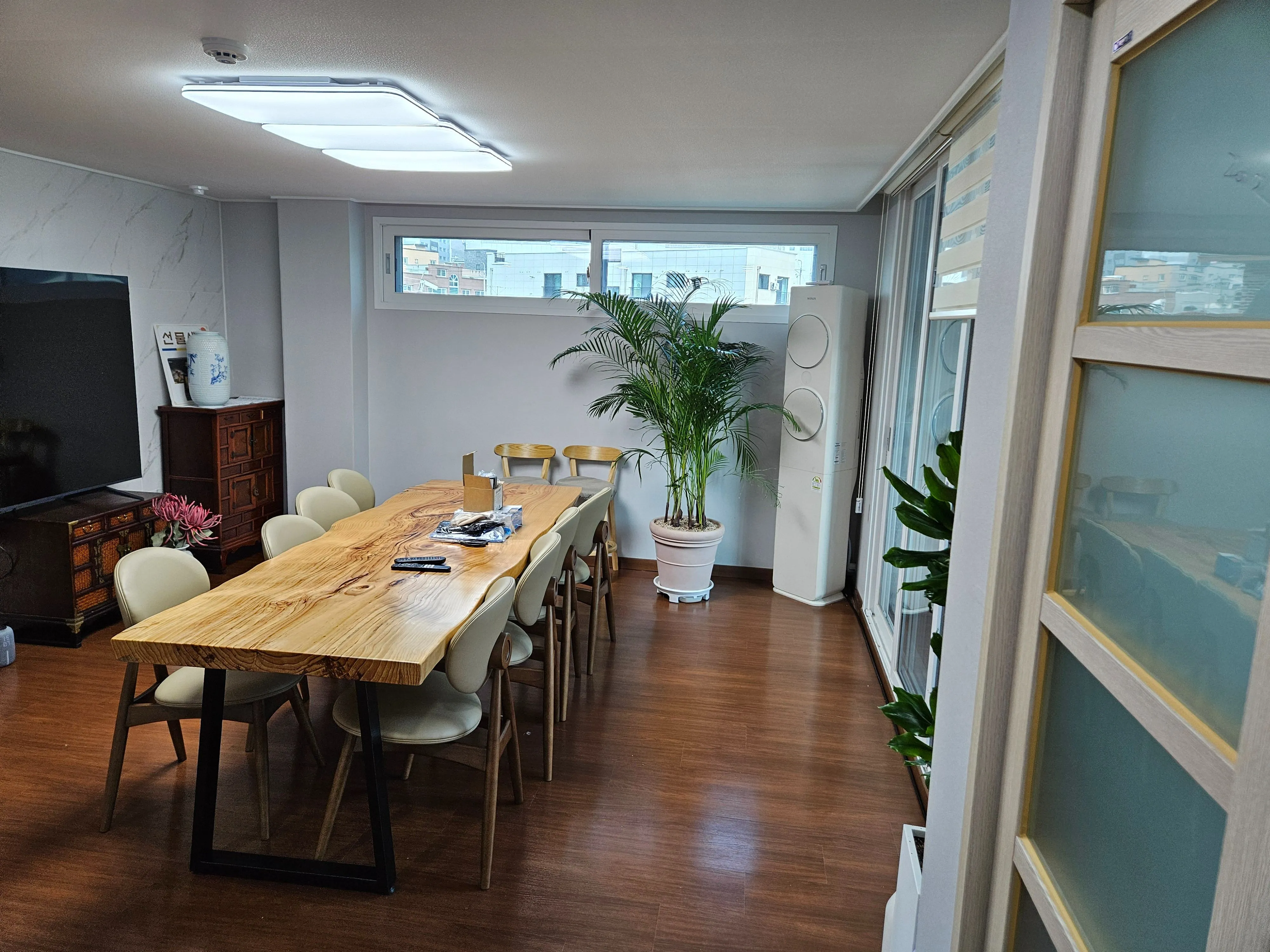 Yongjeon-dong Transit-Friendly Three-Bedroom House