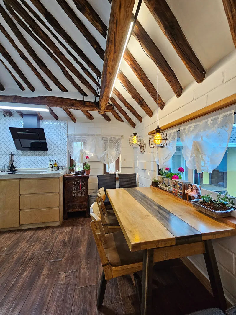 [Namhae] 141 pyeong independent Korean house with beautiful rafters, 5 minutes walk from German Village & the sea 33
