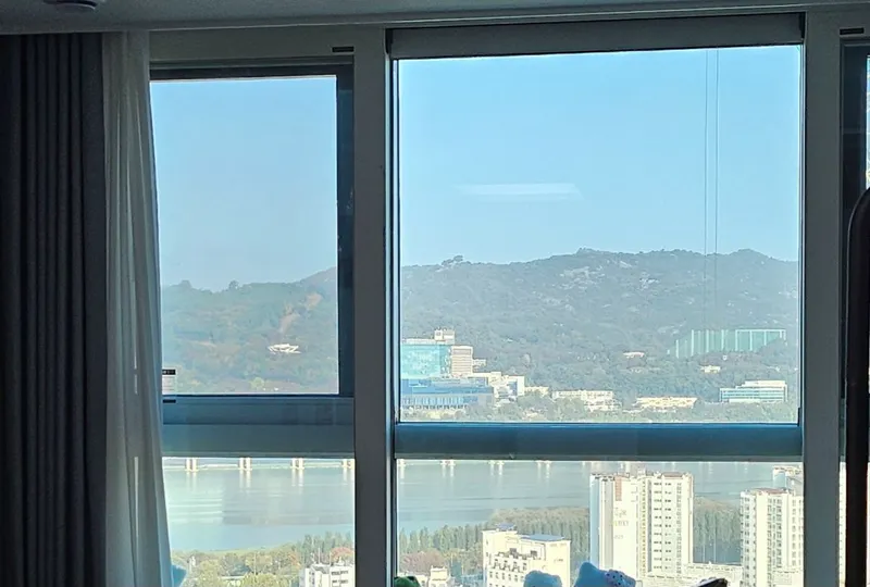 [Gangdong, Seoul] A house with a view all day long, from the Han River's ripples to the nighttime lights. 17