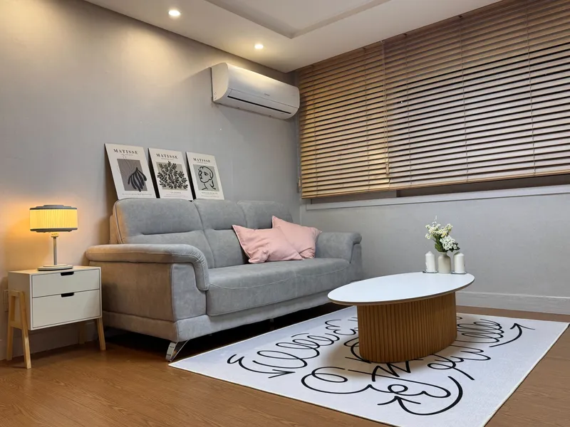 [Gangnam, Seoul] 3-minute walk from Yeoksam Station, wood-tone interior two-room 9