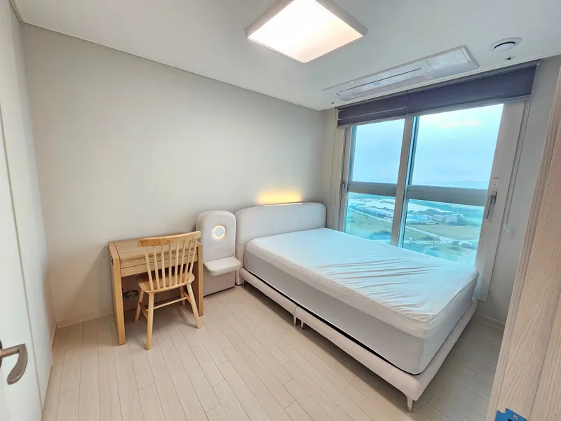 [Seohae, Incheon] Cheongna Two-Room Apartment with Unobstructed Ocean View 2