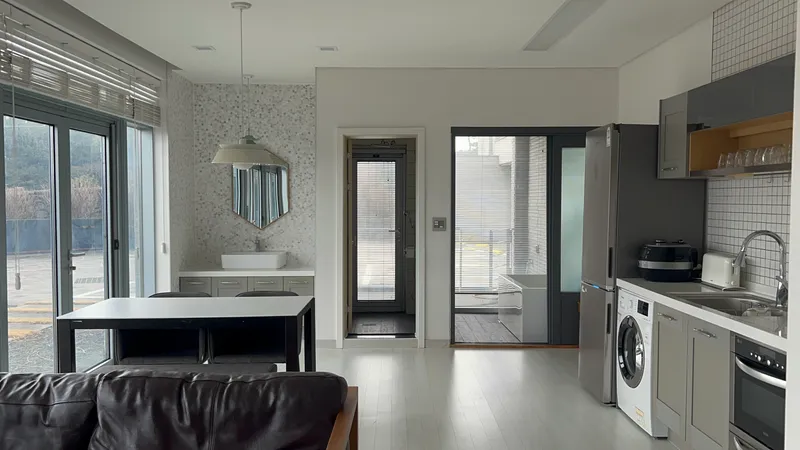 [Gujwa, Jeju][Seogwipo Seongsan] Ocean view emotional accommodation 30 seconds from the sea in front of the house (Room 101) 3