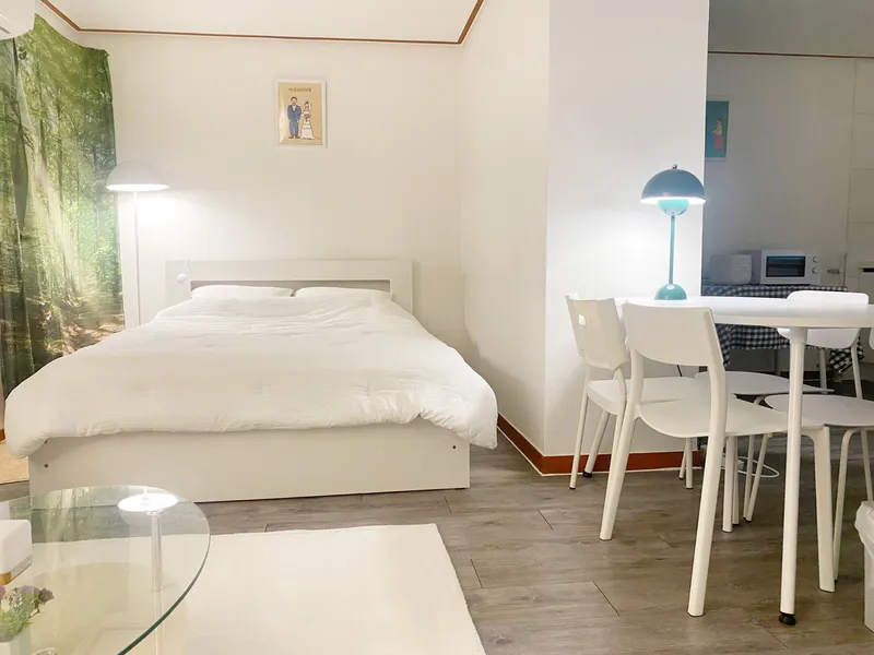 [Anyang] 2 seconds from Indeokwon Station / 2 queen beds / 4 people / Gwacheon Pyeongchon / Pets allowed 3
