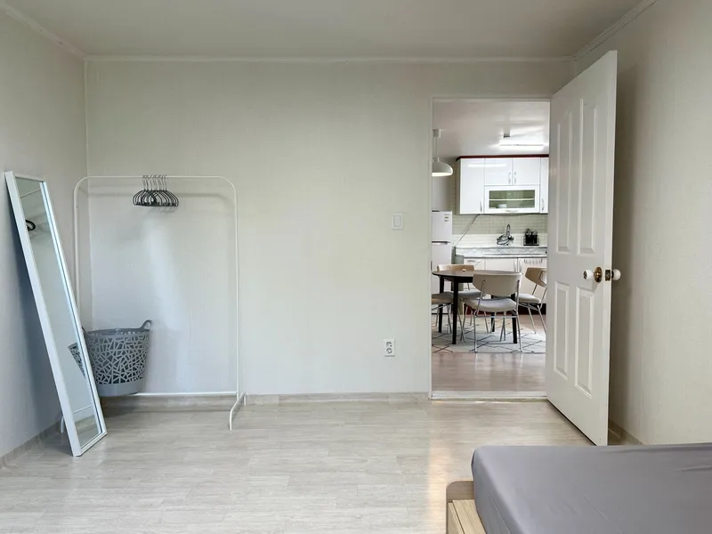 [Seodaemun, Seoul][Seoul Mapo] 7-minute walk from Hongik Univ. Station, three-room 4