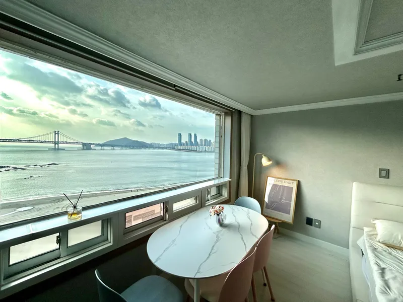 [Suyeong, Busan] Two queen beds OK, prime spot for Gwangan Bridge view/drone show OK, 1 minute walk to the beach OK 6