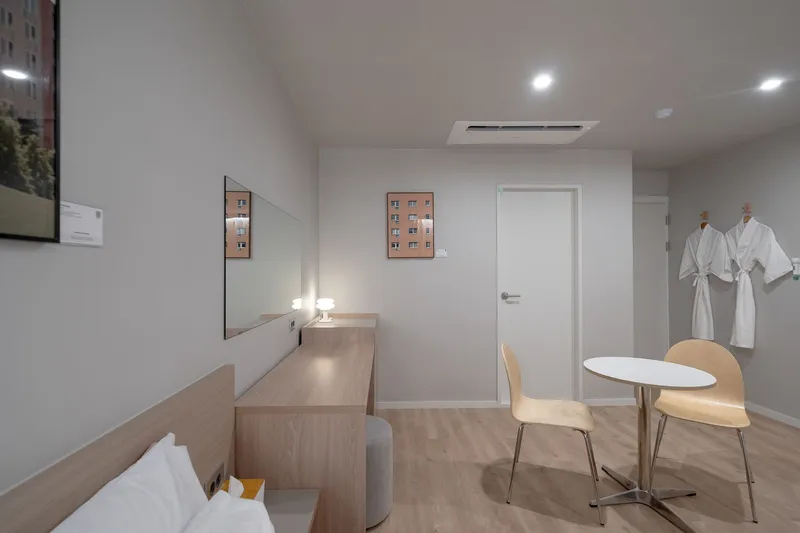 [Cheonan] 5 min walk from Dujeong Station #Near the food alley #Standard room #Parking #Non-smoking 7