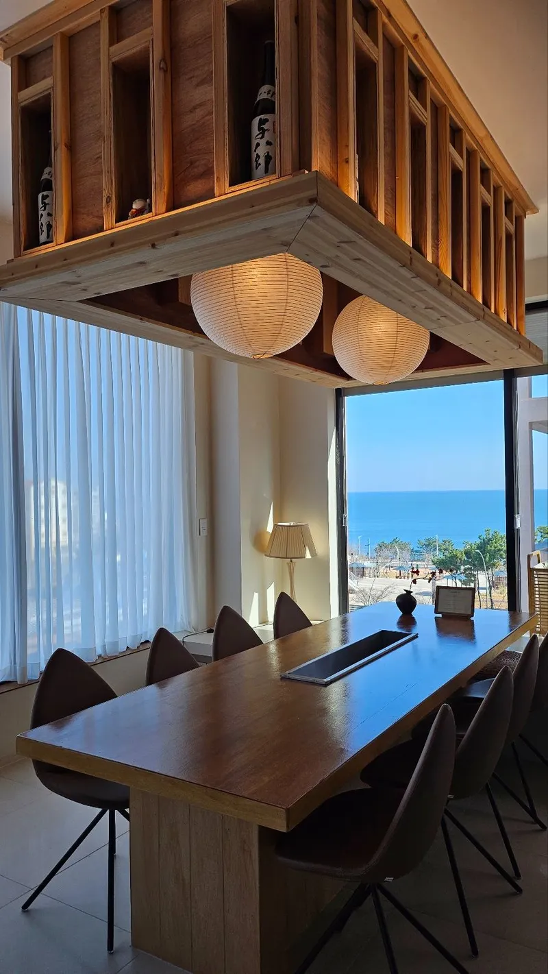 [Buk-gu, Ulsan] A modern restaurant where you can enjoy the ocean view and night city view from the jacuzzi and izakaya bar 43