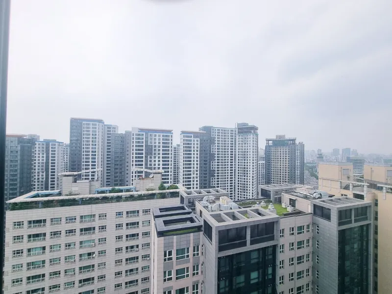 [Songpa, Seoul] Fully-furnished duplex studio with lake near Jamsil 2 10