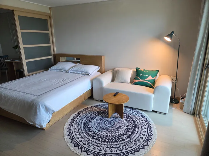 [Jocheon, Jeju] A terrace accommodation with a fantastic view of Hamdeok's sea, lake, and Jukdo Island. 2