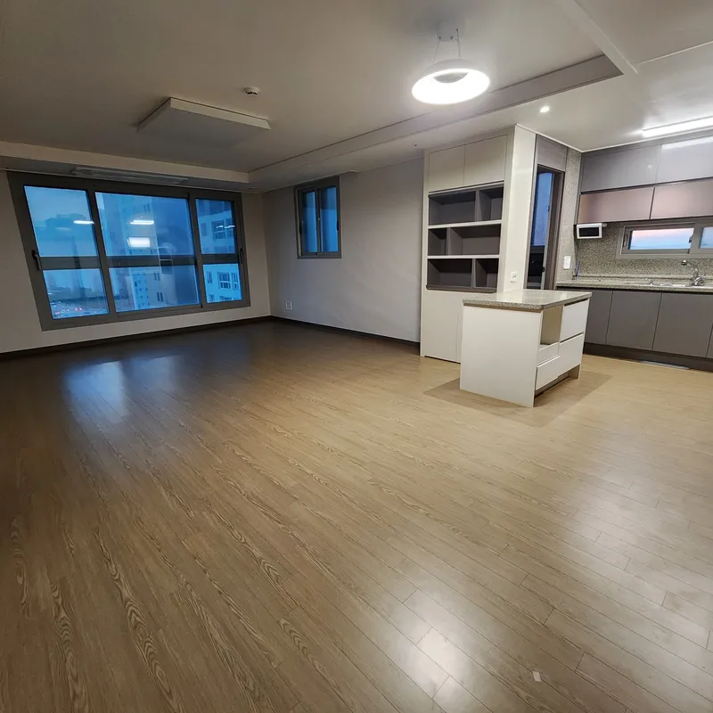 [Yeonsu, Incheon] 10-person ocean view full air conditioning 35 pyeong newly built 4-room apt 40