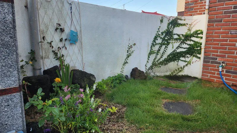[제주 구좌] 조용한 동네의 마당 있는 복층형 주택, 바다 도보 2분 38