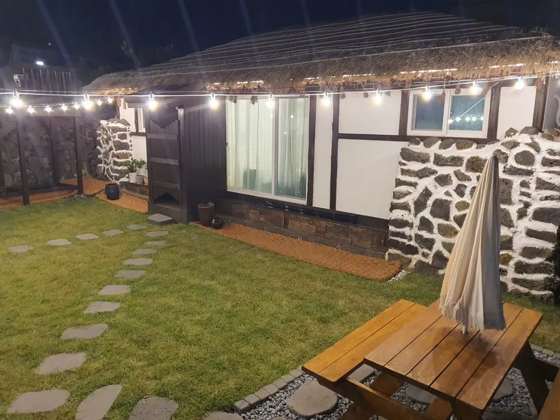 [Hallim, Jeju] Guideok Ocean View Jacuzzi Jeju Stone Wall Thatched House 40