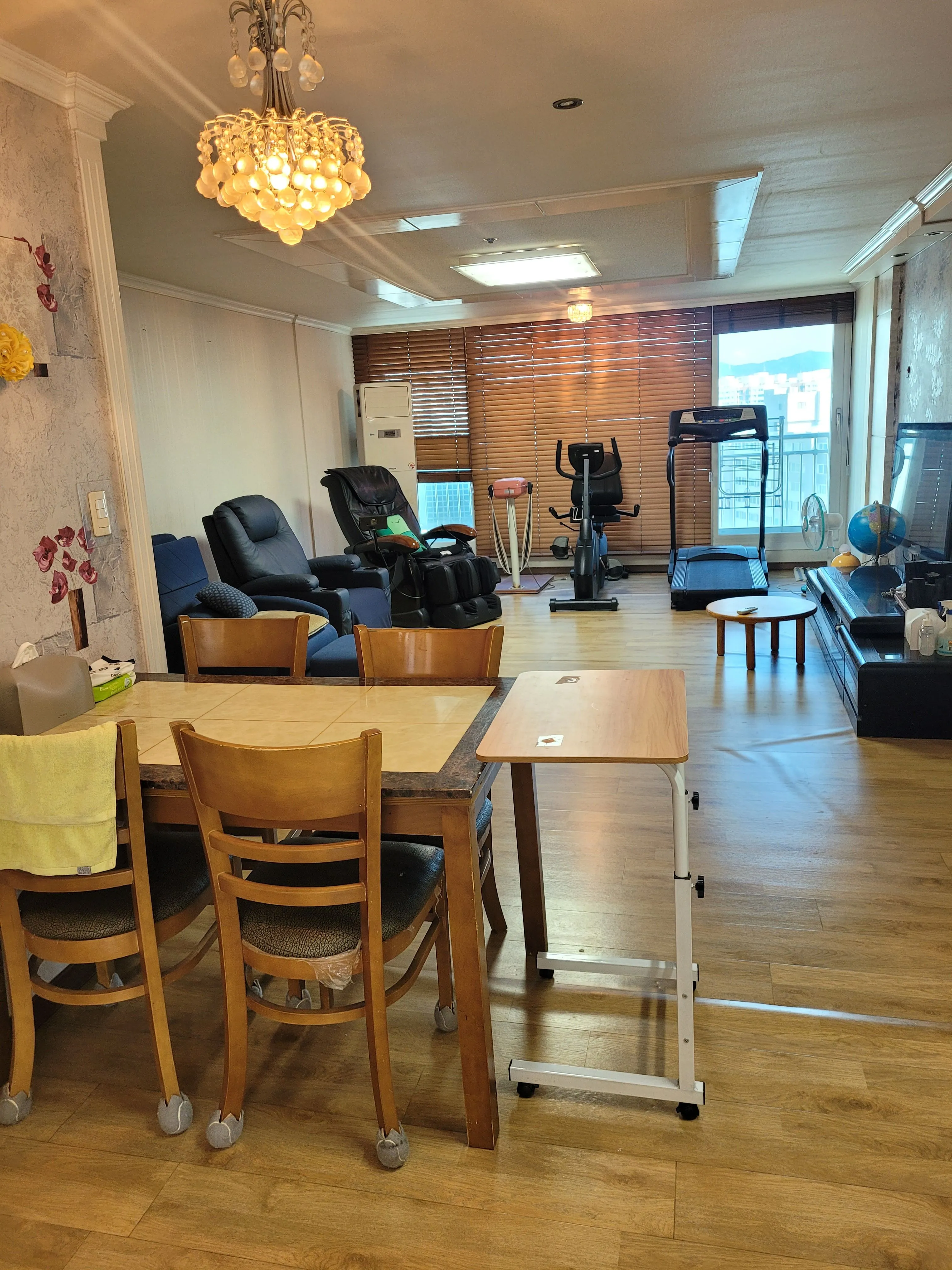 Beop-dong Transit-Friendly Three-Bedroom Apartment