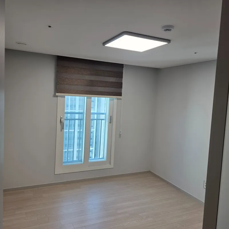 [Buk-gu, Busan] 18th floor view, forest area, 35 pyeong apartment, 4 rooms # Station area # 3